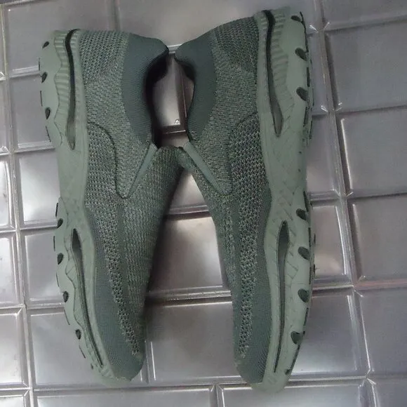 SIZE 10.5. Skechers Relaxed Fit Air- Cooled sneakers.