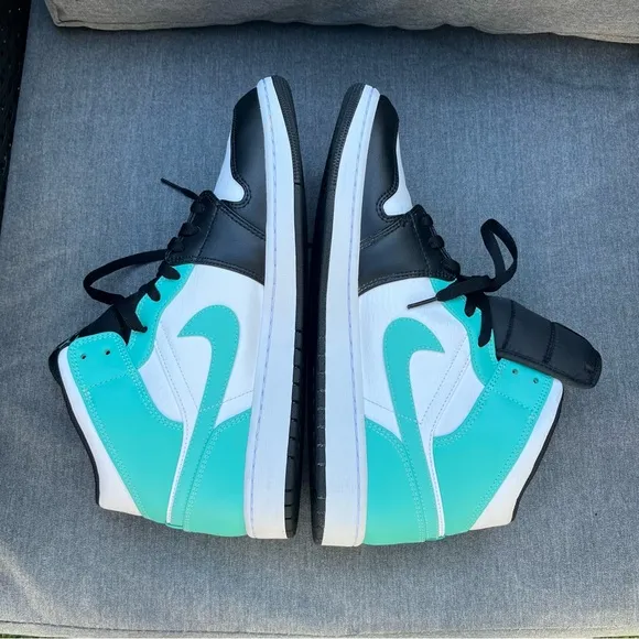 Size 12 - Air Jordan 1 Mid Tropical Twist 2021 554724-132 white black teal