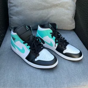 Size 12 - Air Jordan 1 Mid Tropical Twist 2021 554724-132 white black teal