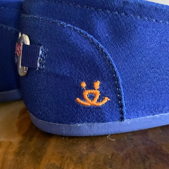SKECHERS ‘BOBs FOR DOGS’ blue canvas flats. Wait—that’s YOUR lab’s face! 8 EUC
