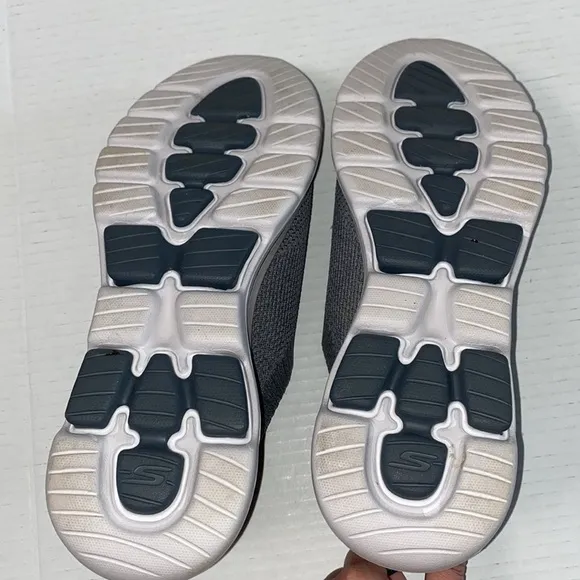Skechers Go Walk Air Cooled Goga Mat Uktr Go Sneakers Size 10.5 Stretch Fit
