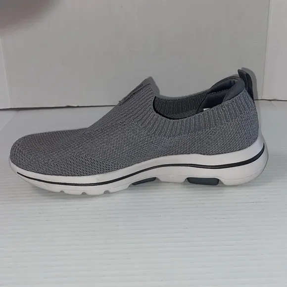Skechers Go Walk Air Cooled Goga Mat Uktr Go Sneakers Size 10.5 Stretch Fit