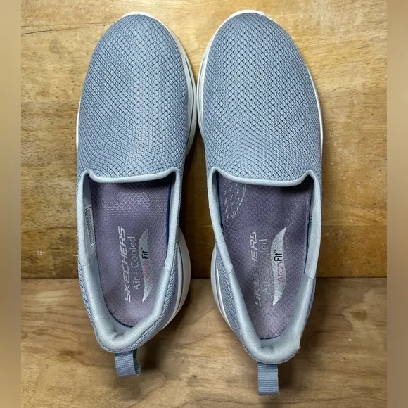 Skechers Go Walk Arch Fit Grateful Womens Size 6.5 Slip On Shoes Sneakers Gray