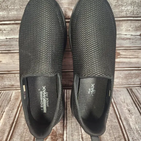 SKECHERS GOGA MAX GO WALK Wide Fit Men's 10 Black Slip On Sneakers Shoes EUC