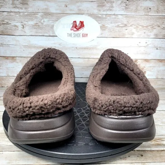 Skechers Men's Size 10 Go Walk 5 Relax Foamies Clog Brown Faux Fur Slides