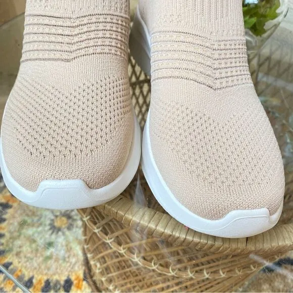 SKECHERS STRETCH FIT AIR COOLED MEMORY FOAM SNEAKERS 9 TAUPE