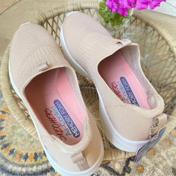 SKECHERS STRETCH FIT AIR COOLED MEMORY FOAM SNEAKERS 9 TAUPE