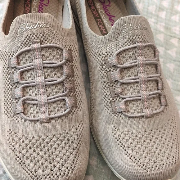 Skechers Tan/Gray Slip-On Sneakers with Knit Upper Women's size 7.5  LIKE NEW!!