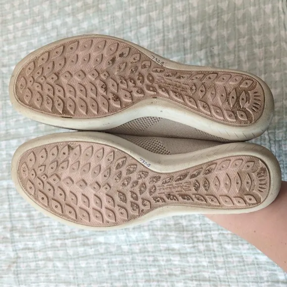 Skechers Tan/Gray Slip-On Sneakers with Knit Upper Women's size 7.5  LIKE NEW!!