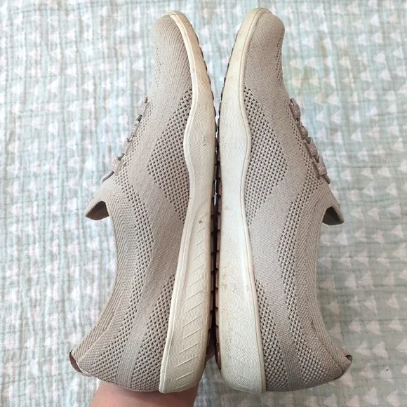 Skechers Tan/Gray Slip-On Sneakers with Knit Upper Women's size 7.5  LIKE NEW!!