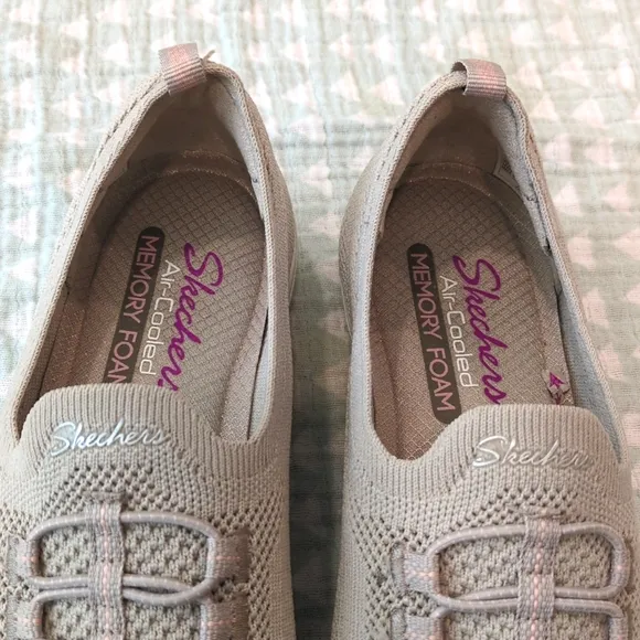Skechers Tan/Gray Slip-On Sneakers with Knit Upper Women's size 7.5  LIKE NEW!!