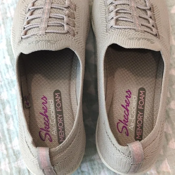 Skechers Tan/Gray Slip-On Sneakers with Knit Upper Women's size 7.5  LIKE NEW!!