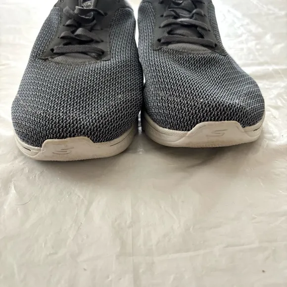 Sketchers GO Walk 4 sneakers charcoal gray SZ 8.5 Worn Once