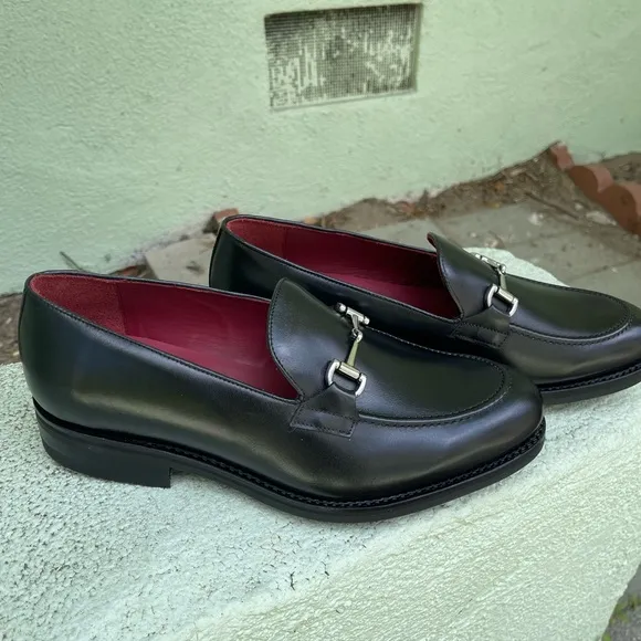 Sleek Black Leather Slip-On Loafers with Horsebit Detail
