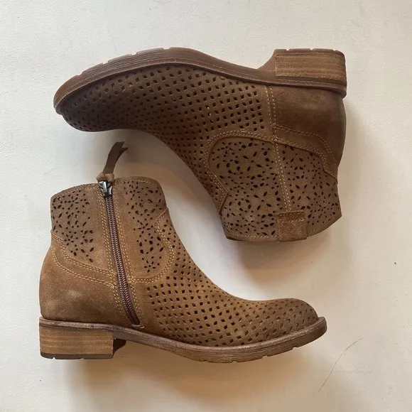 Sofft Brooklee Brown Suede Ankle Boots size 9.5