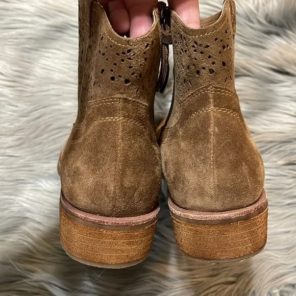 Sofft Brooklee Brown Suede Ankle Boots size 9.5