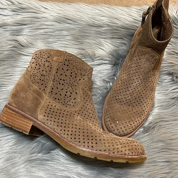 Sofft Brooklee Brown Suede Ankle Boots size 9.5