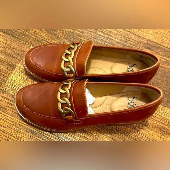 SOFFT Nevara Italian Leather Loafer W/Gold Chain Cushioned Comfort Man-Made Sz7M