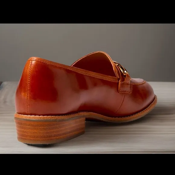 SOFFT Nevara Italian Leather Loafer W/Gold Chain Cushioned Comfort Man-Made Sz7M