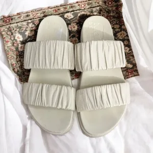 Sorel Cream Roaming Two Strap Slide Ruched Leather Slide Sandals Size 8.5