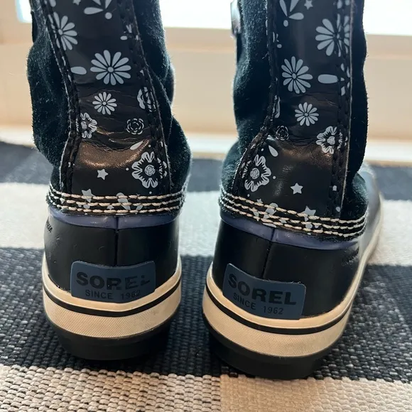 Sorel Daisy Floral Boots Waterproof Joan Of Arctic Tall Fur Trim Booties Size 2