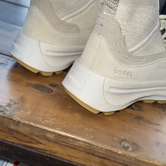 Sorel off white Ona 503 lace-up hi-top sneakers. Size 7.5. NWOT.