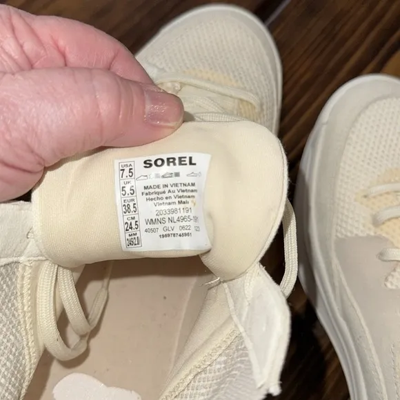 Sorel off white Ona 503 lace-up hi-top sneakers. Size 7.5. NWOT.