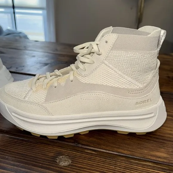 Sorel off white Ona 503 lace-up hi-top sneakers. Size 7.5. NWOT.