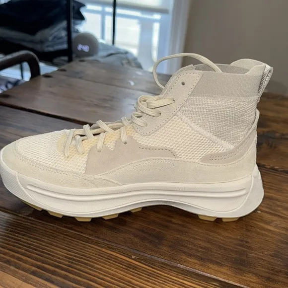 Sorel off white Ona 503 lace-up hi-top sneakers. Size 7.5. NWOT.