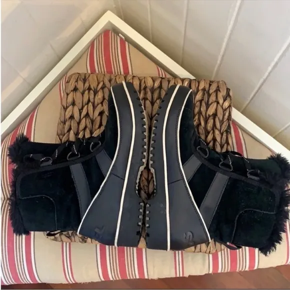 Sorel Tivoli II Leather Snow Boots in Black