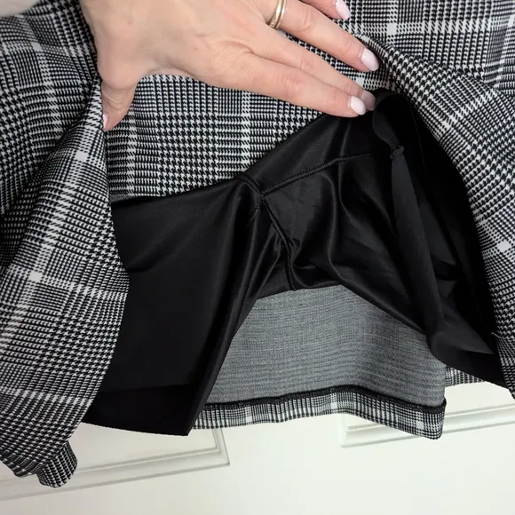 Spanx Black and White Plaid Skirt With Built In Shorts Size 1X