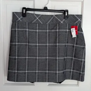 Spanx Black and White Plaid Skirt With Built In Shorts Size 1X