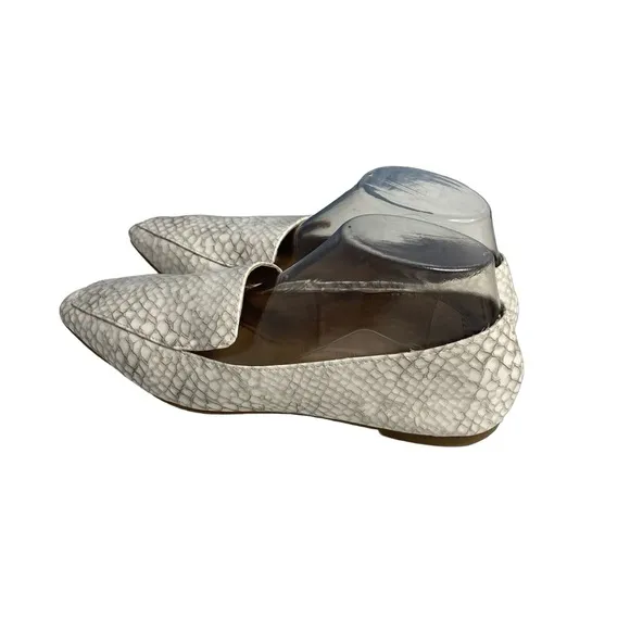 Steve Madden Gemmy faux snake mule flats. White/gray colorway. Women size 8.5