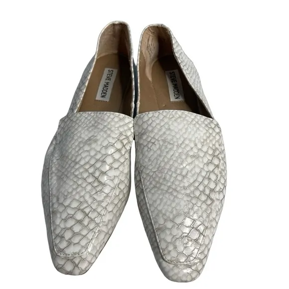 Steve Madden Gemmy faux snake mule flats. White/gray colorway. Women size 8.5