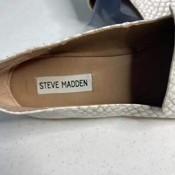 Steve Madden Gemmy faux snake mule flats. White/gray colorway. Women size 8.5