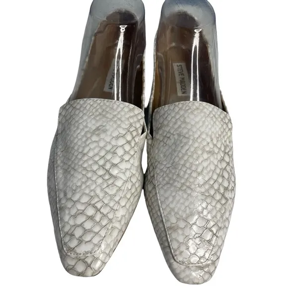 Steve Madden Gemmy faux snake mule flats. White/gray colorway. Women size 8.5