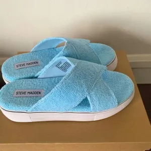 Steve Madden rotation platform slip-on open toe sandal size 7 and 8 light blue