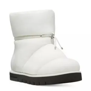 STUART WEITZMAN Polar Lug Snow Boots Bootie 6.5