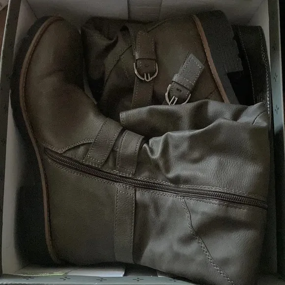 Sun   Stone Brinley Strapped Lug-Sole Boots Charcoal