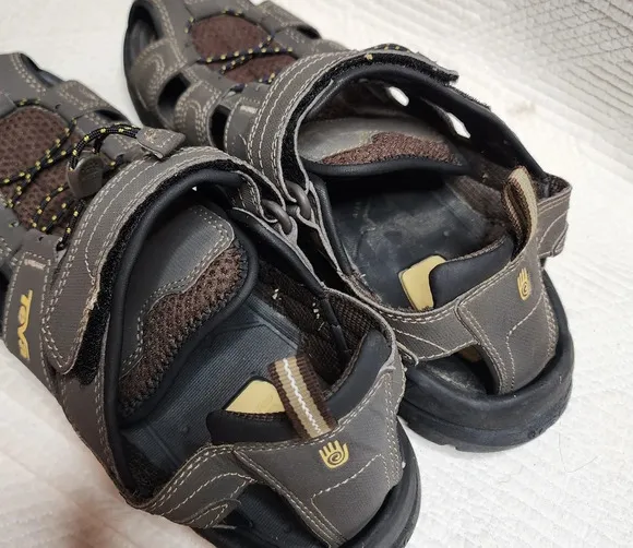 Teva Men's Forebay Sandal In Turkish Coffee.  Men's size 10.