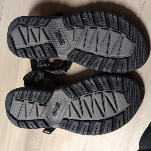 Teva men's hurricane xlt2 Strappy Black and Gray Sandals