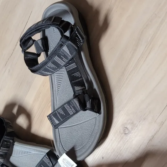 Teva men's hurricane xlt2 Strappy Black and Gray Sandals