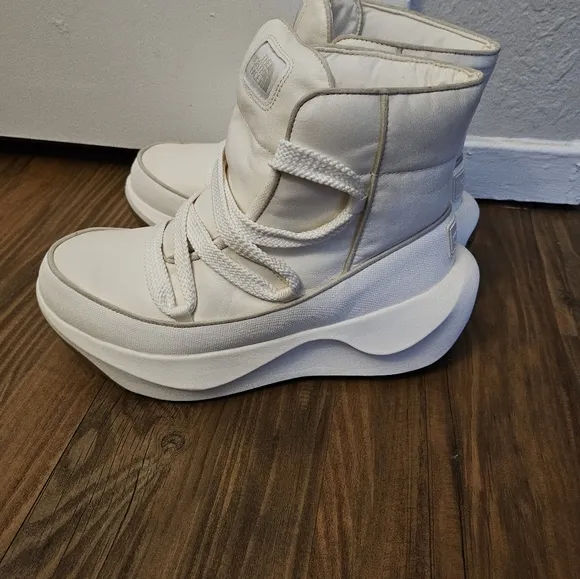 The North Face Women's Halseigh Thermoball Lace Boots