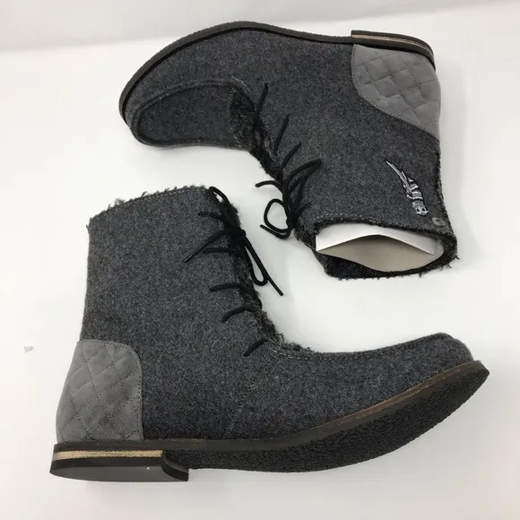The Sak Grey Felt Boots with Owl Logo Sz 8.5 NEW