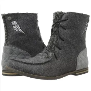 The Sak Grey Felt Boots with Owl Logo Sz 8.5 NEW