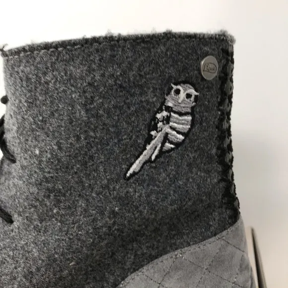 The Sak Grey Felt Boots with Owl Logo Sz 8.5 NEW