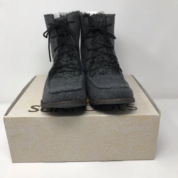 The Sak Grey Felt Boots with Owl Logo Sz 8.5 NEW