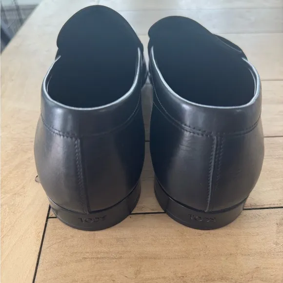 Tod's Black Leather Loafers Classic Slip-Ons