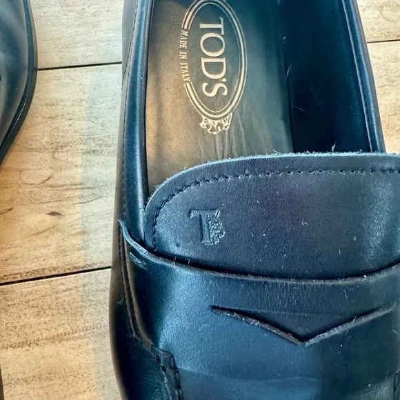 Tod's Black Leather Loafers Classic Slip-Ons