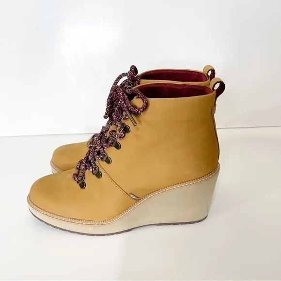 Toms Light Tan Leather Waterproof Lace Up Wedge Melrose Boots Size 9.5 US